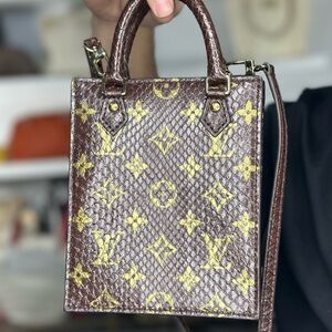 LV Exotic BRAND NEW 2 Way Bag. Fairy skin mothers bonus